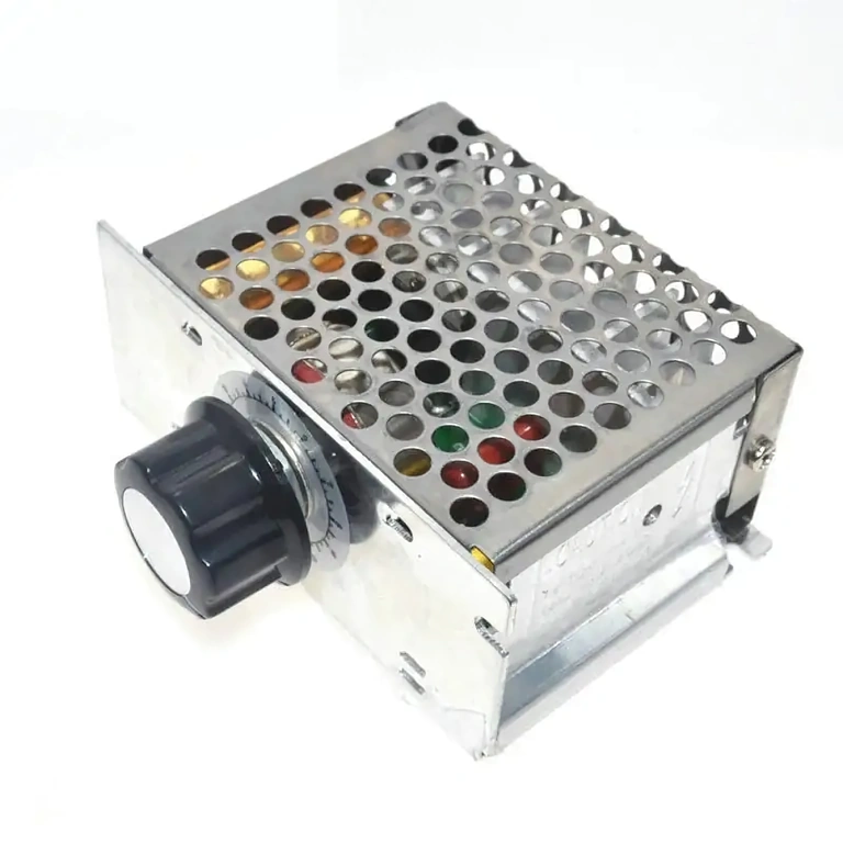 Elektromos motor fordulatszám-szabályozó – szögből nézve AC 220V feszültségszabályzó modul oldalnézetből