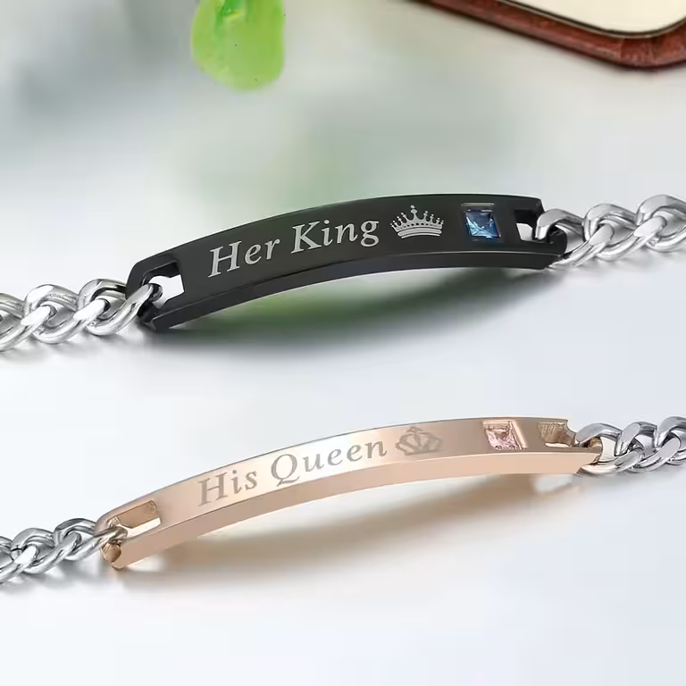 2 db Páros Karkötő Her King & His Queen – Gravírozható Rozsdamentes Acél Szerelmeseknek, Neki és Neki