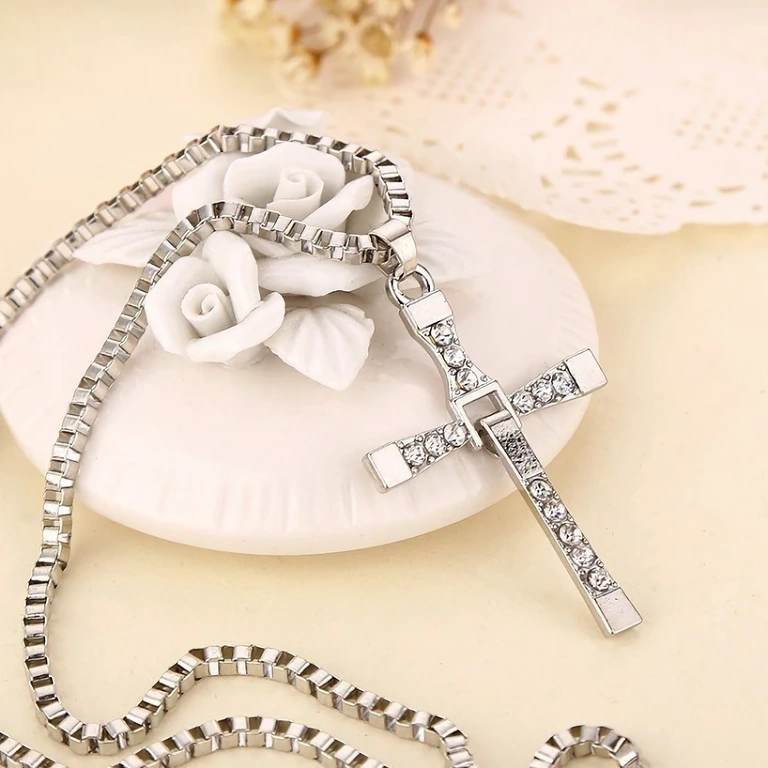 Autós & urban kiegészítő – keresztes szintetikus kövekkel