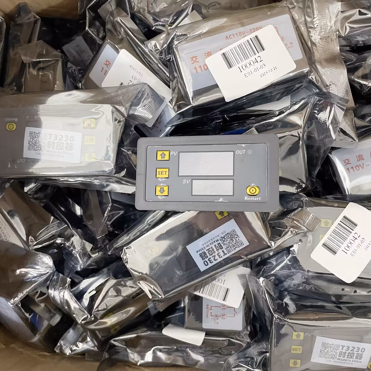 Vezérlőpanel gombokkal és LED kijelzővel az időzítés beállításához