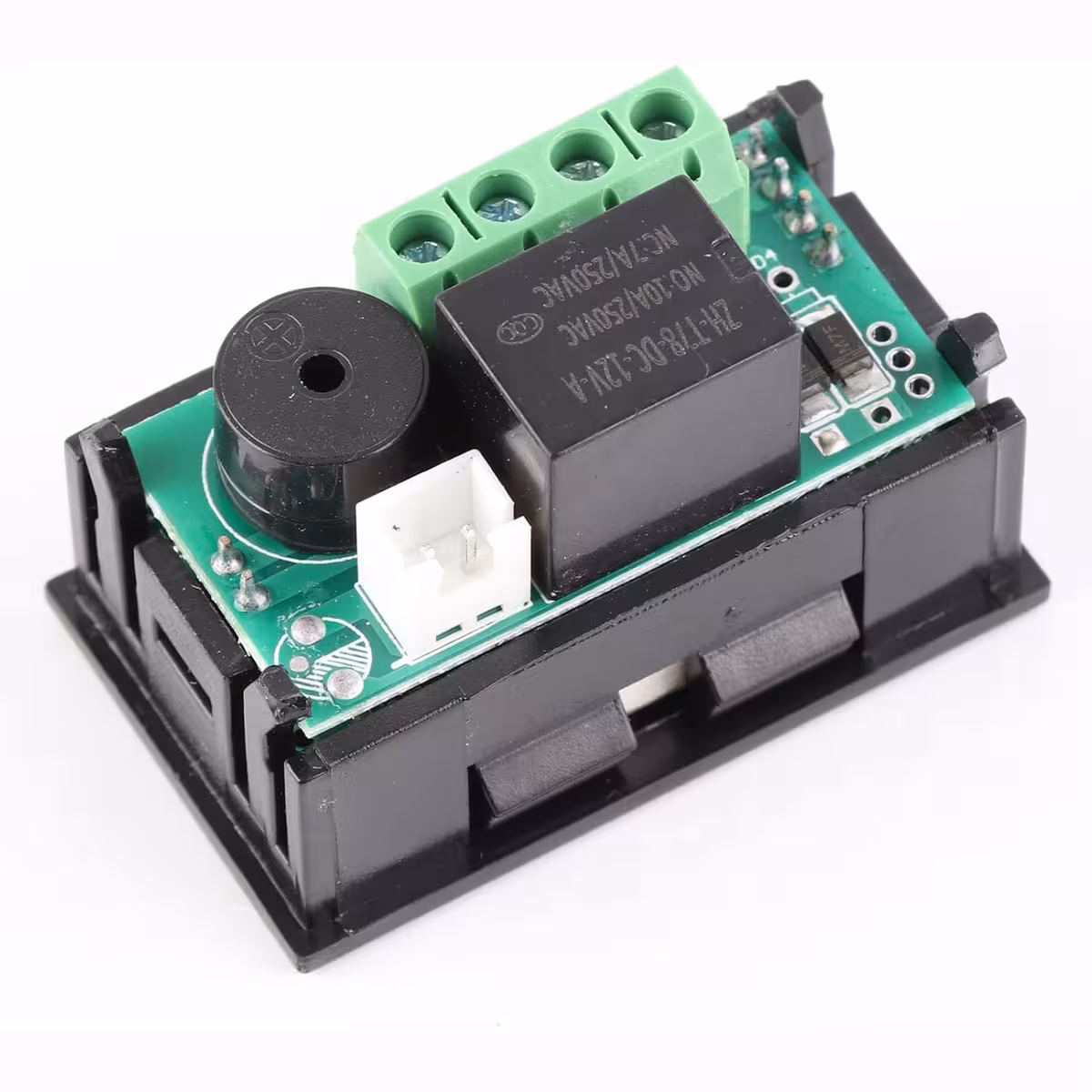 Relé kimenet fűtőelem vagy ventilátor vezérléséhez