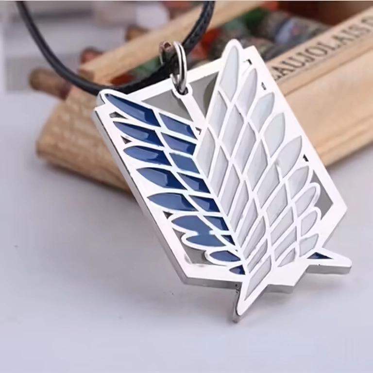 Anime nyaklánc ezüst Attack on Titan medállal