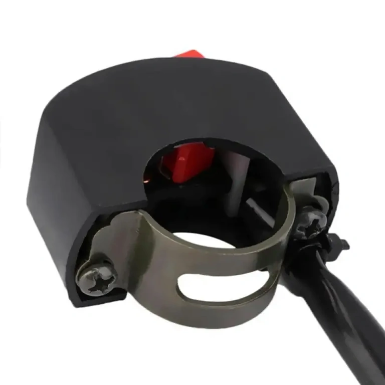 Kapcsoló gomb fények és kiegészítők kapcsolásához ATV-n