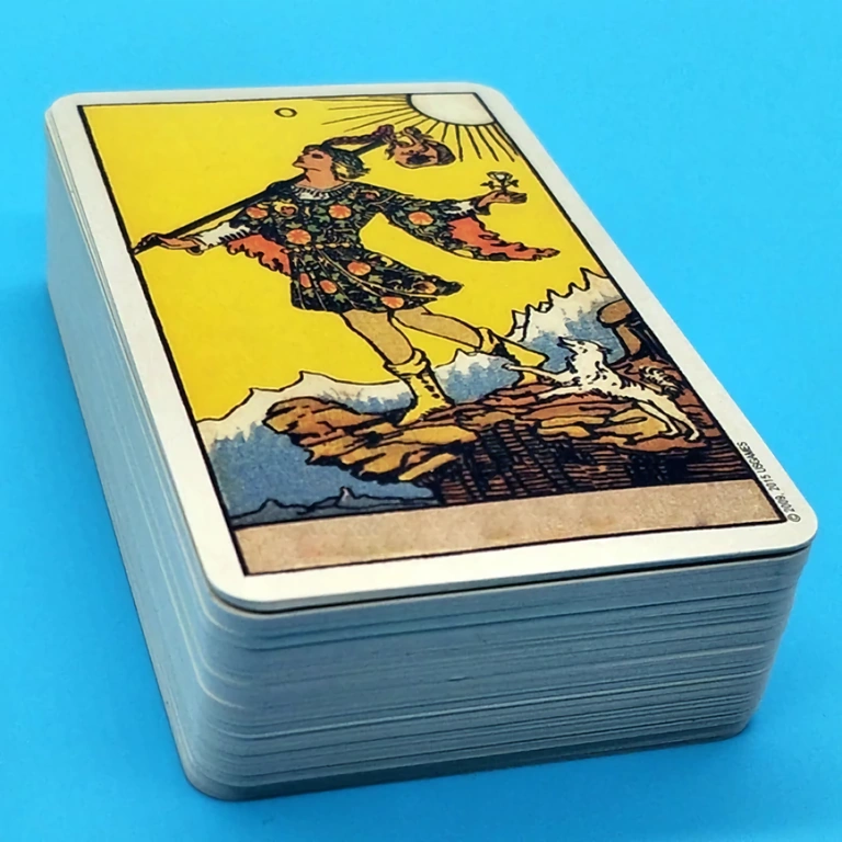 Misztikus dizájn és mágikus szimbólumok a tarot kártyákon