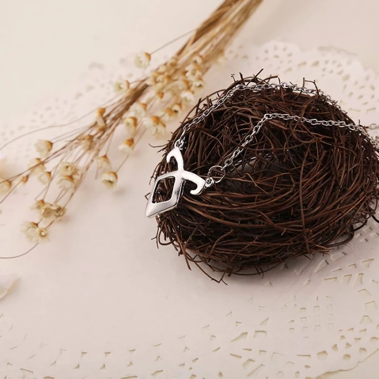 Runikus medál angyali szimbólummal, City of Bones film ihletésével