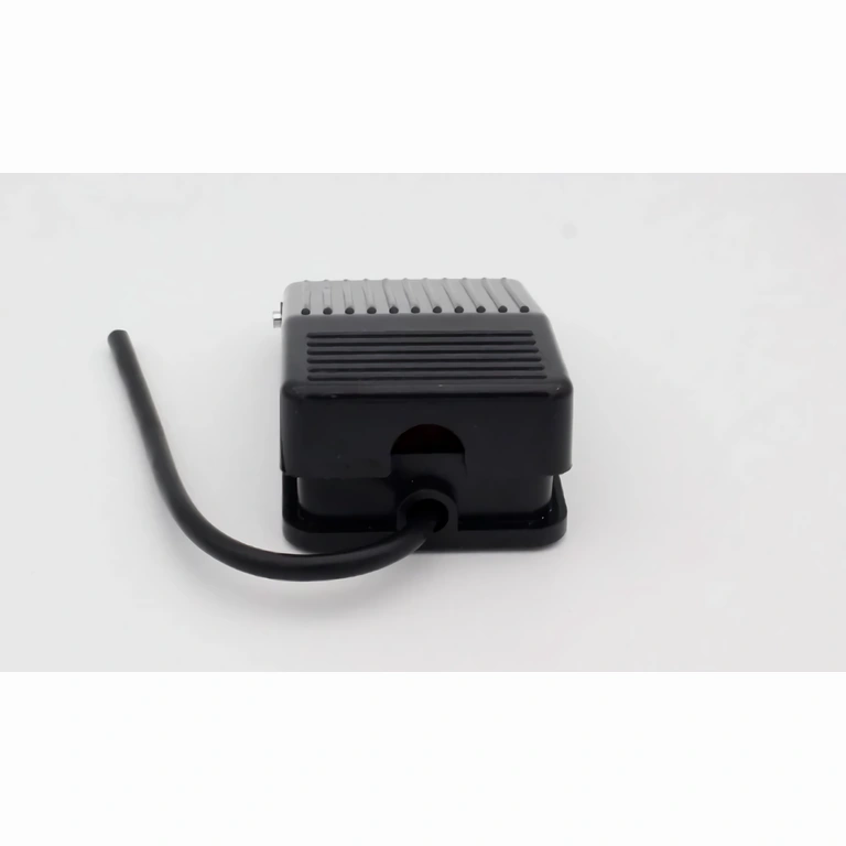 Pedálkapcsoló szerszámok indításához/leállításához