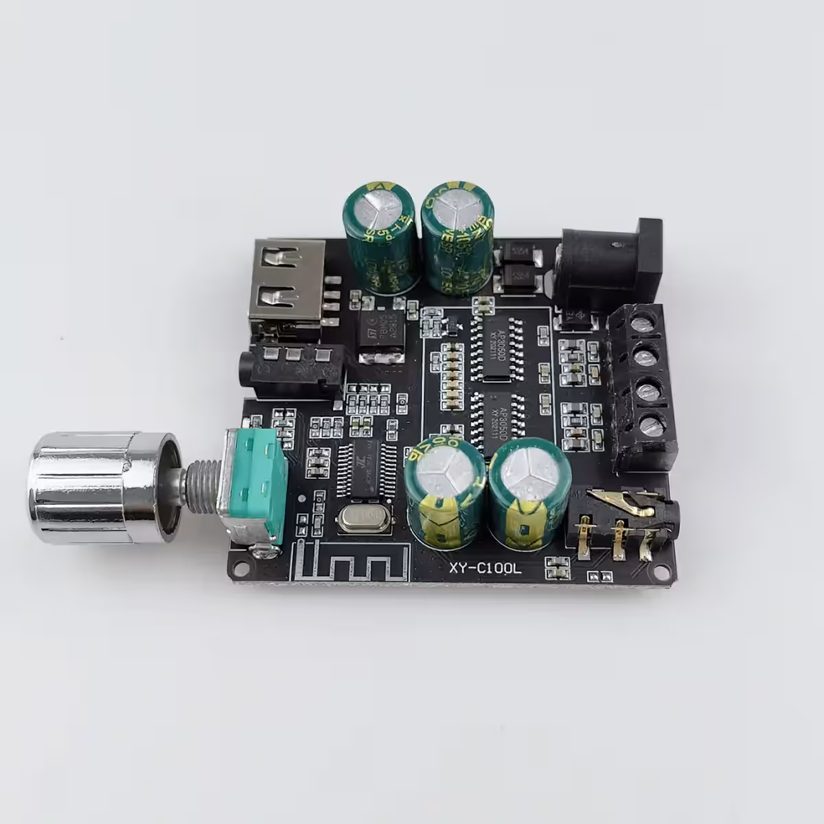 Digitális D osztályú sztereó erősítő nagy teljesítménnyel