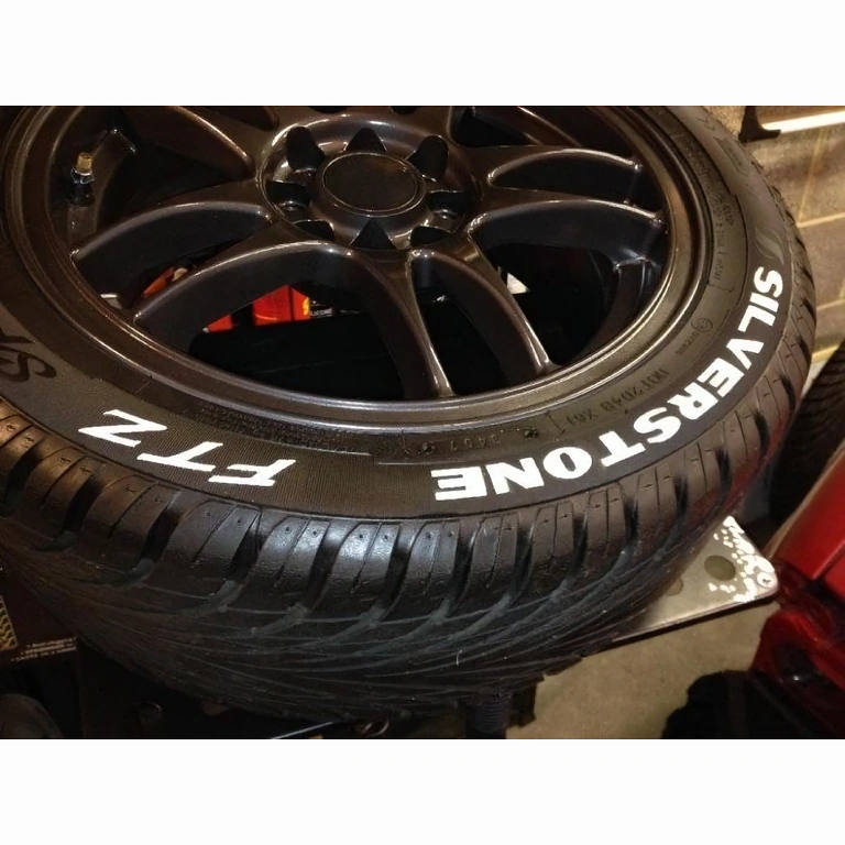 Gyorsan száradó tartós fehér marker tiszta íráshoz