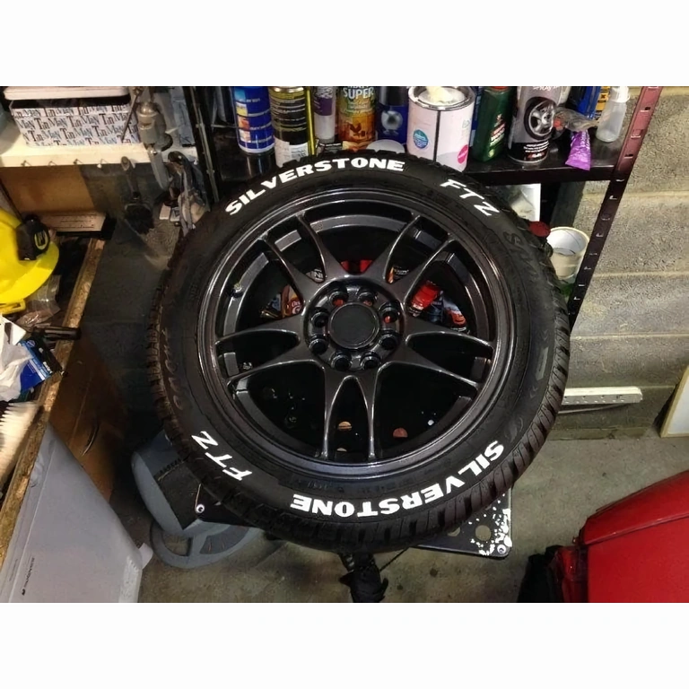 Tartós fehér marker gumi oldalfalakhoz