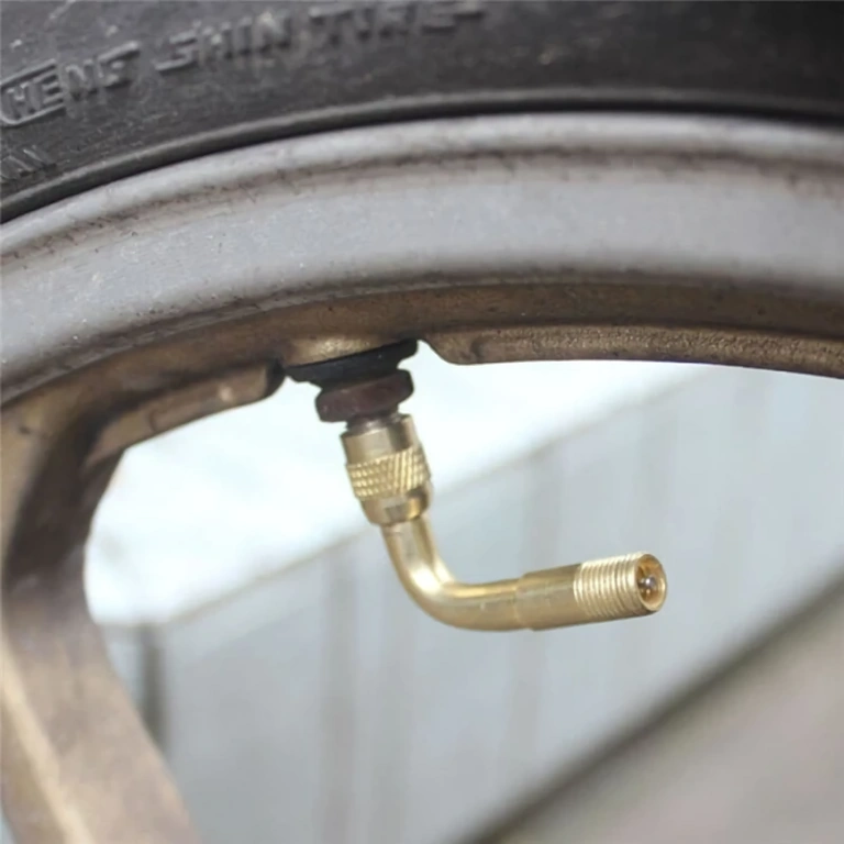 Szögletes hosszabbító a könnyű kerék felfújáshoz