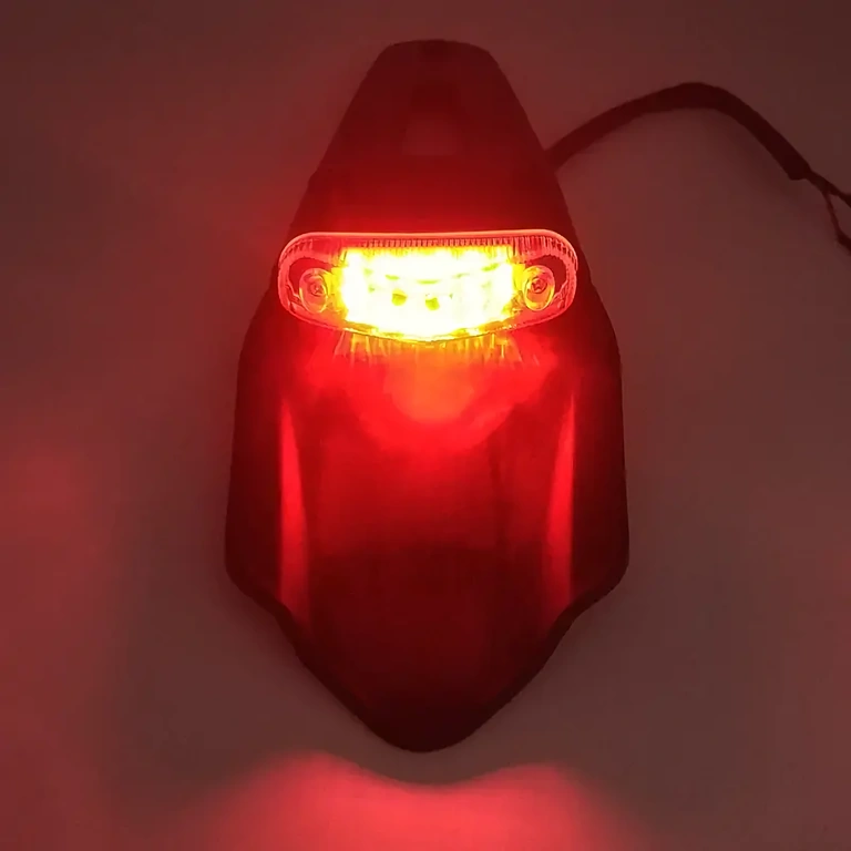 Hátsó féklámpa LED-del, 12 piros LED, kompatibilis off-road