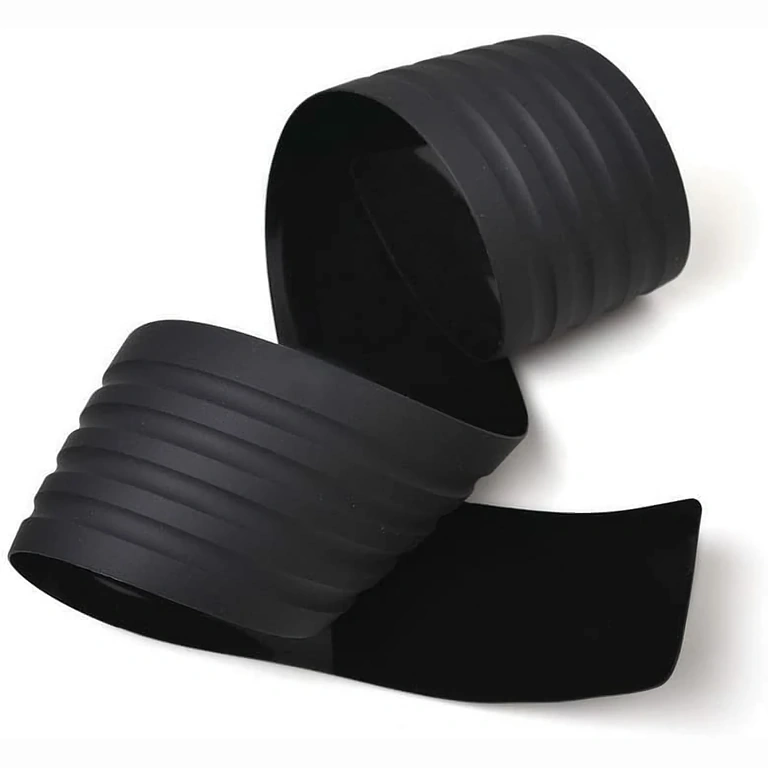 Gumi védőelem az autó csomagtartó élének védelmére