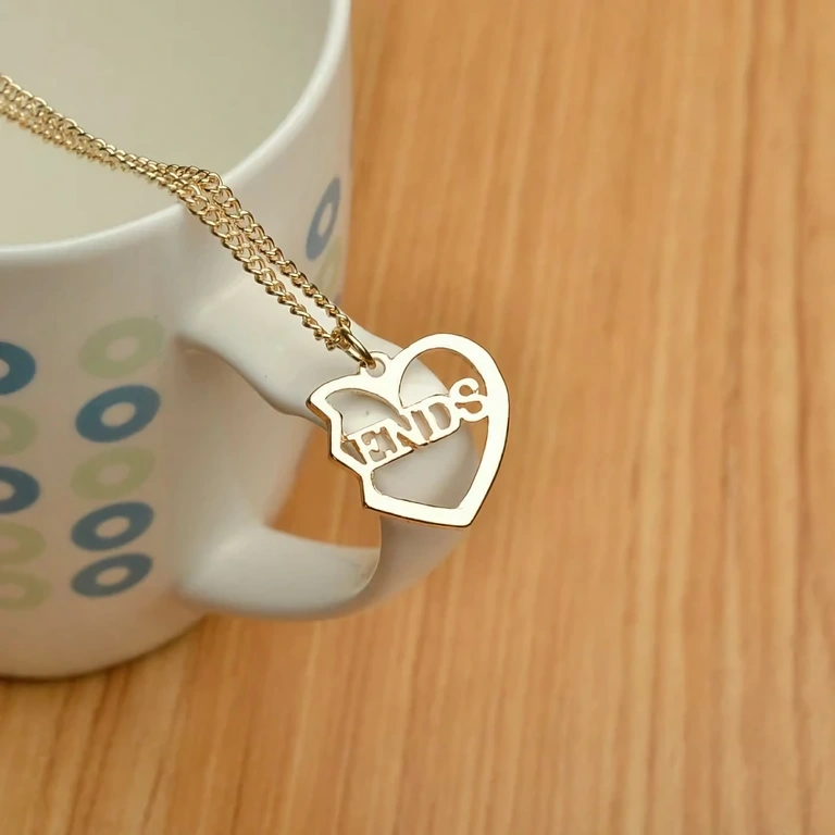 Három arany barátság nyaklánc – szív medálokkal