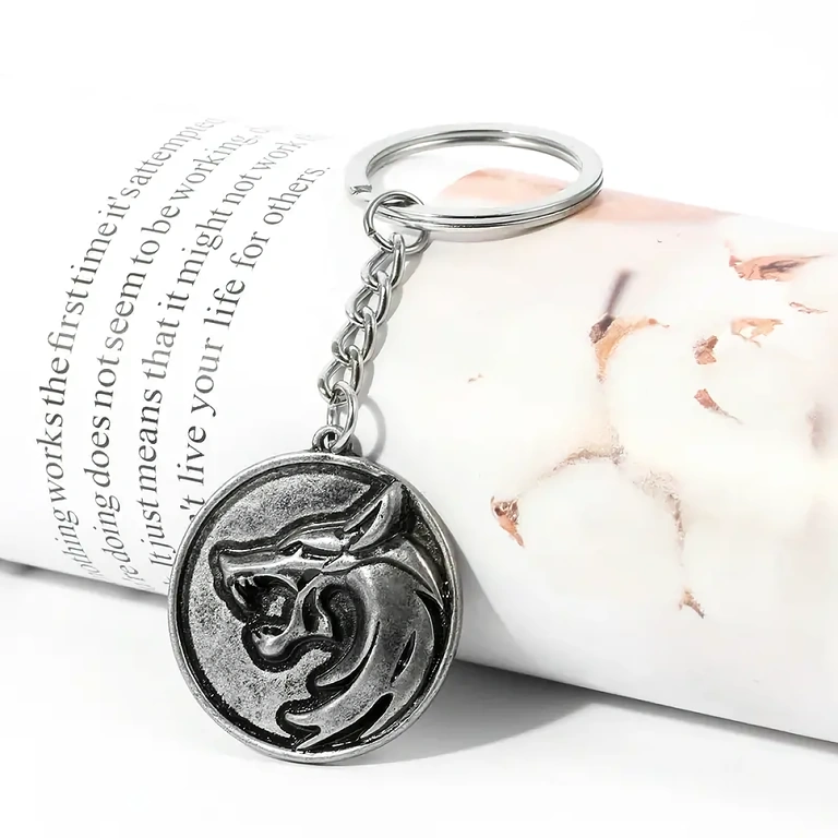 Fém nyaklánc és kulcstartó farkasfejjel, The Witcher, antik hatás