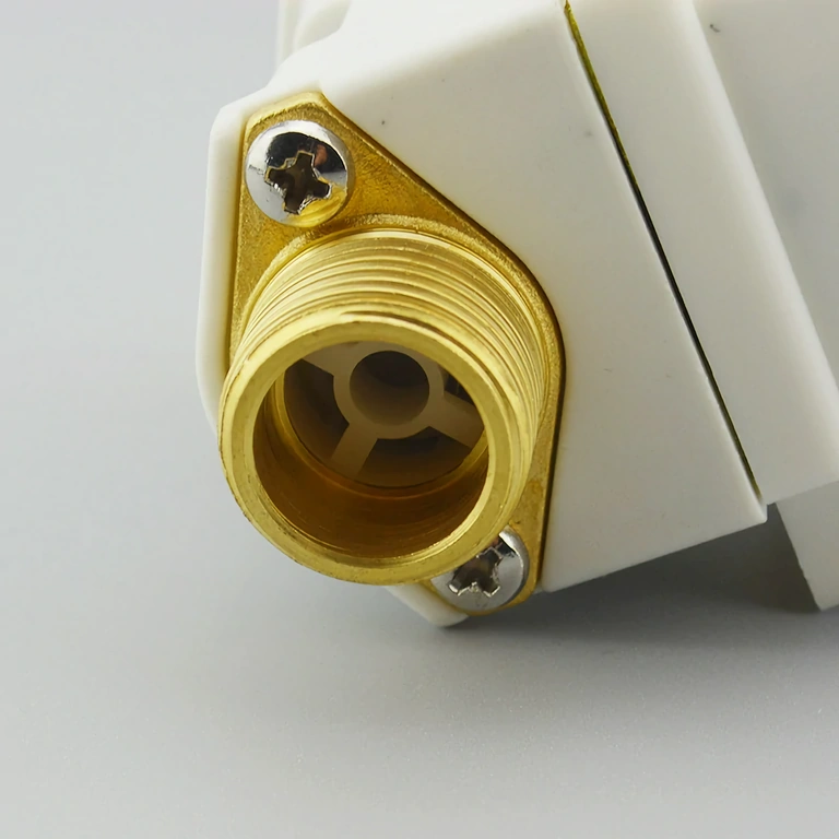 12V vízszelep normál zárt ½ col csatlakozással 12V normál zárt vízszelep ½ inch csatlakozással, ideális napelemes rendszerekhez