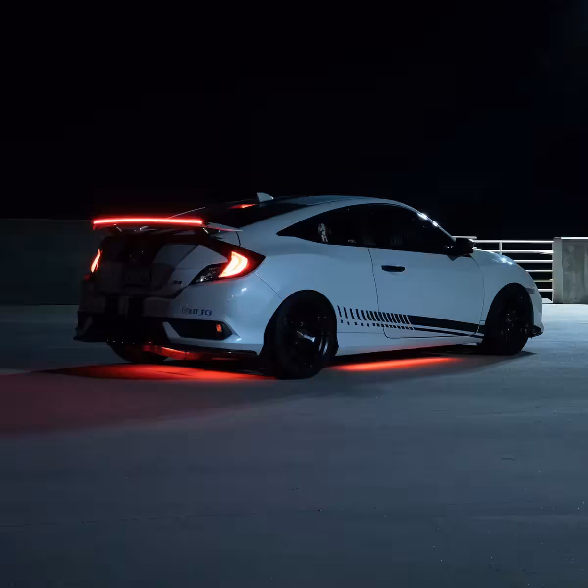 Sportos spoiler integrált LED féklámpával