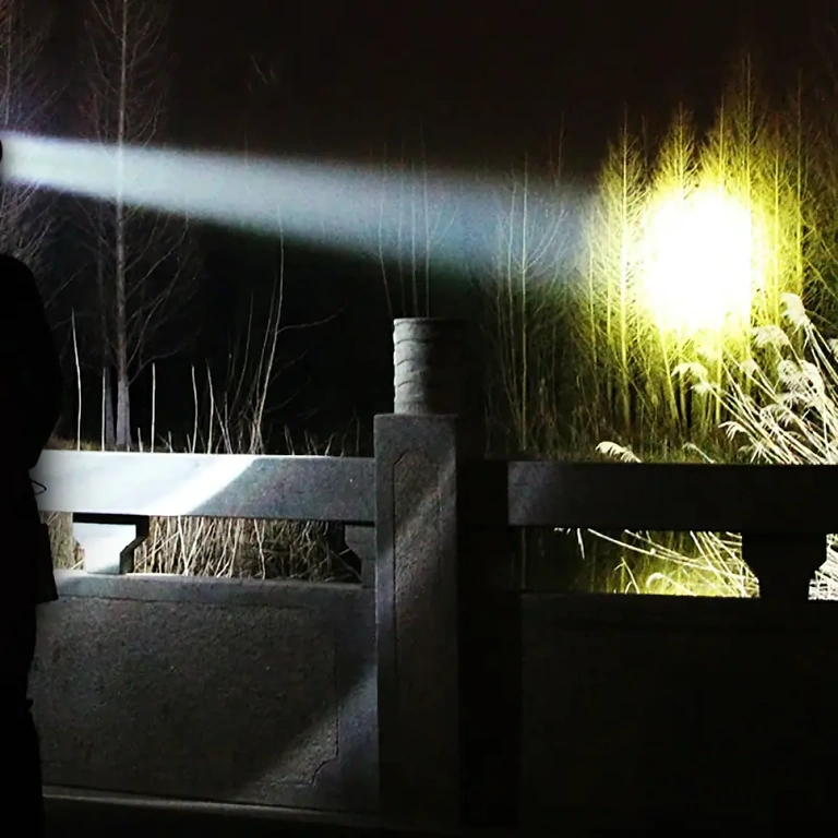 Kültéri LED fejlámpa vízálló kivitelben, akkumulátorral