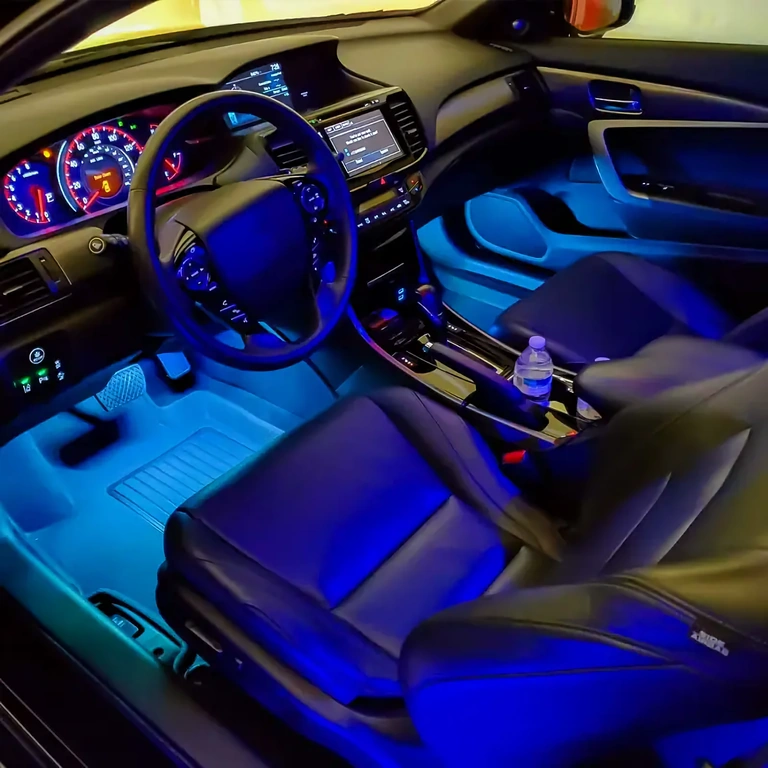 Flexibilis LED szalag autó belső világításához