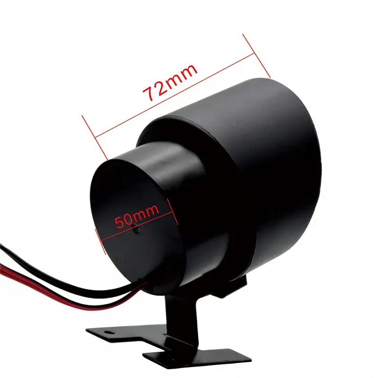 Digitális óra és voltmérő szenzorral vízhőmérséklet és akkumulátor monitorozásához járművekben