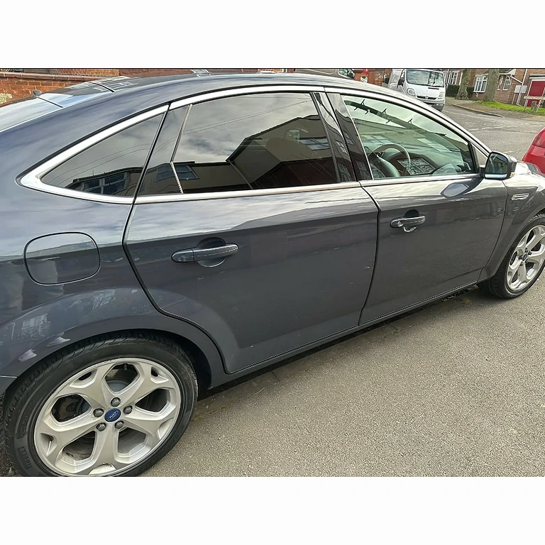 Gumi szalag az autóajtók oldalvédelmére