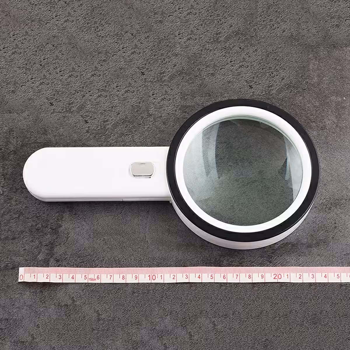 Kompakt nagyító világítással és nagyítással precíziós munkákhoz