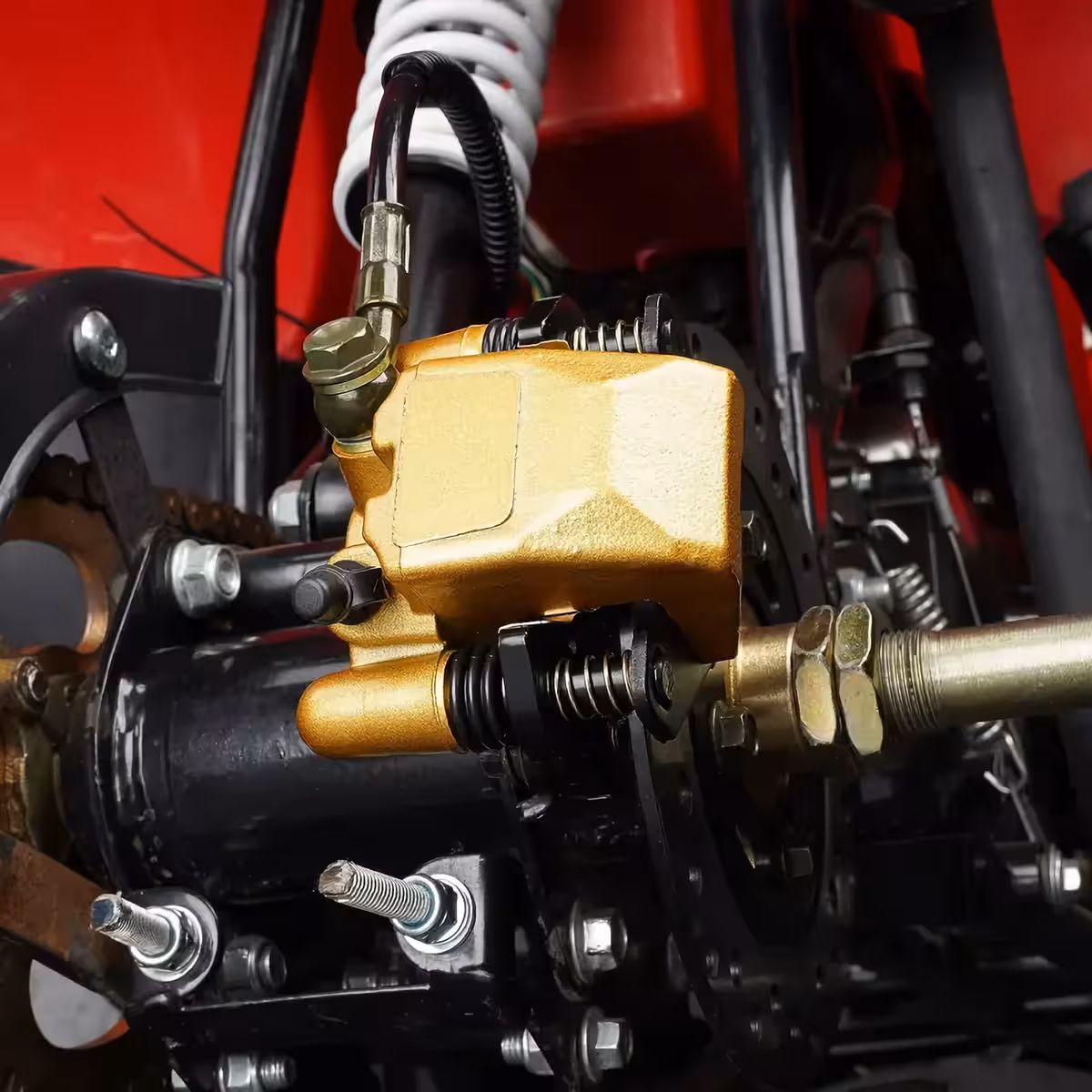 Masszív ATV nyereg, kopásálló és stabil teljesítmény