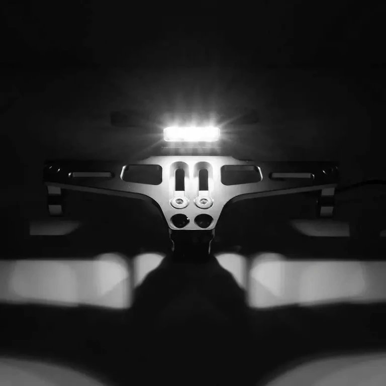 Fekete motor rendszámtartó Fekete motoros rendszámtábla tartó modern dizájnnal