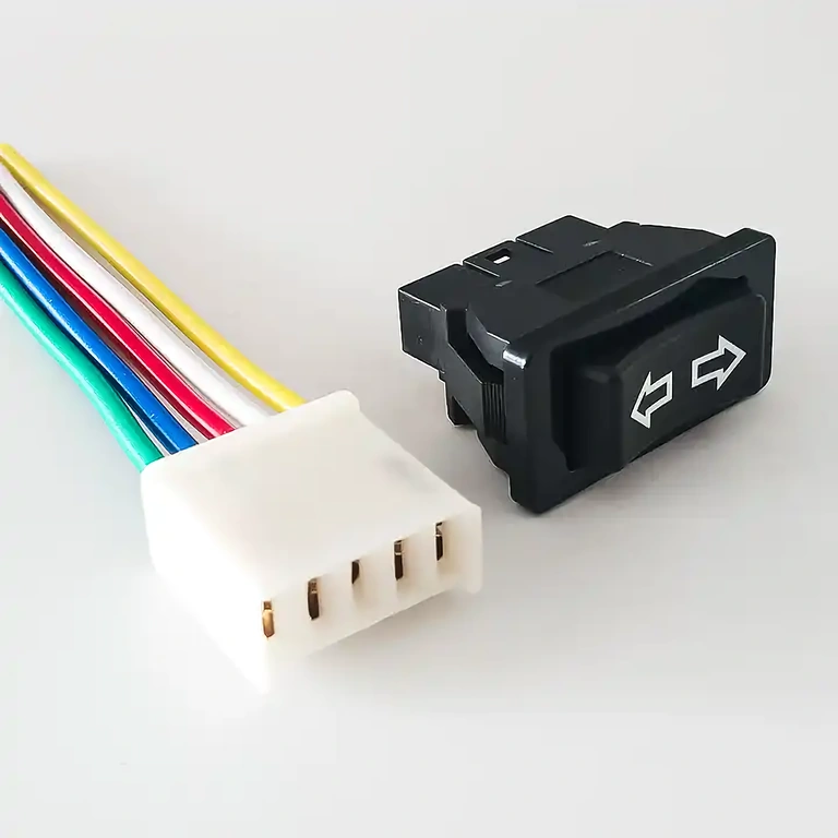 3 állású billenőkapcsoló gomb, visszatérő, névleges áram 20A