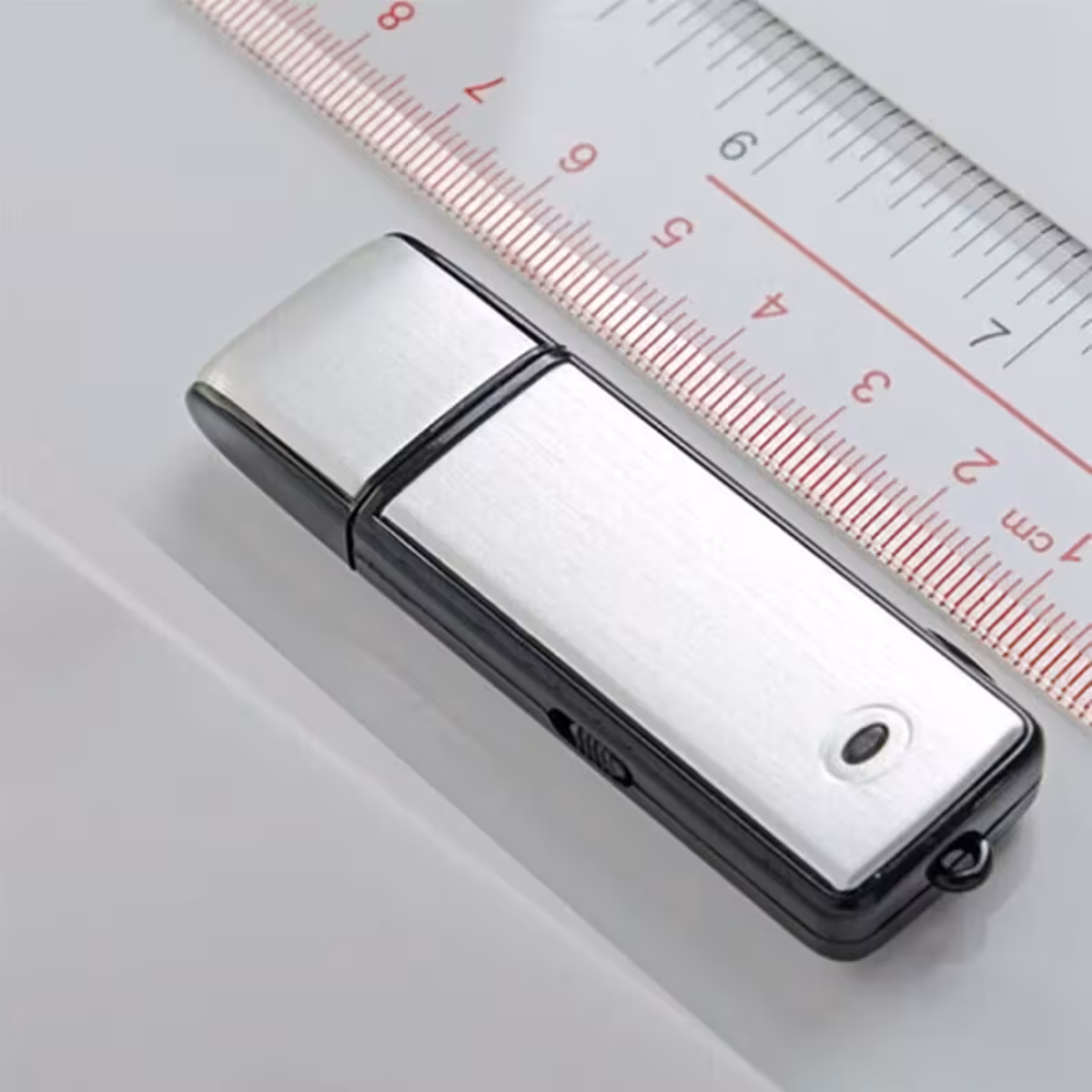 Diszkrét USB stick LED jelzőfénnyel felvételekhez