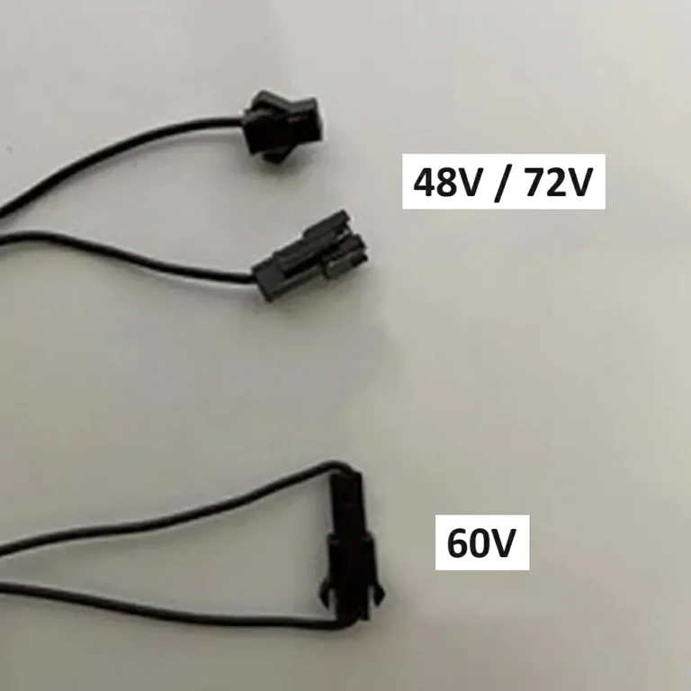 Digitális kijelző több tápfeszültséggel kompatibilis