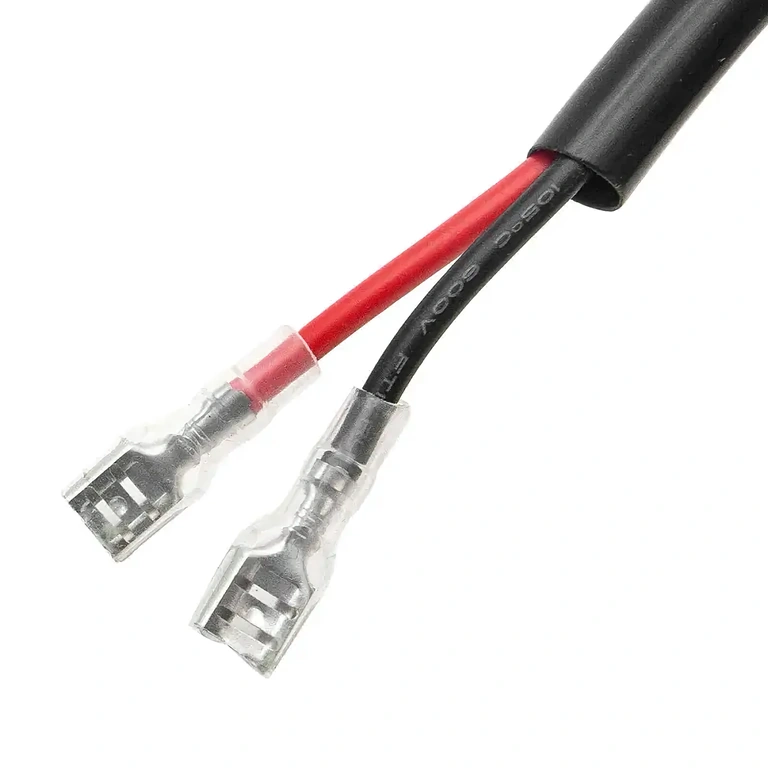 Kábelezés kompatibilis LED reflektorokkal akár 300W-ig, relével és biztosítékkal