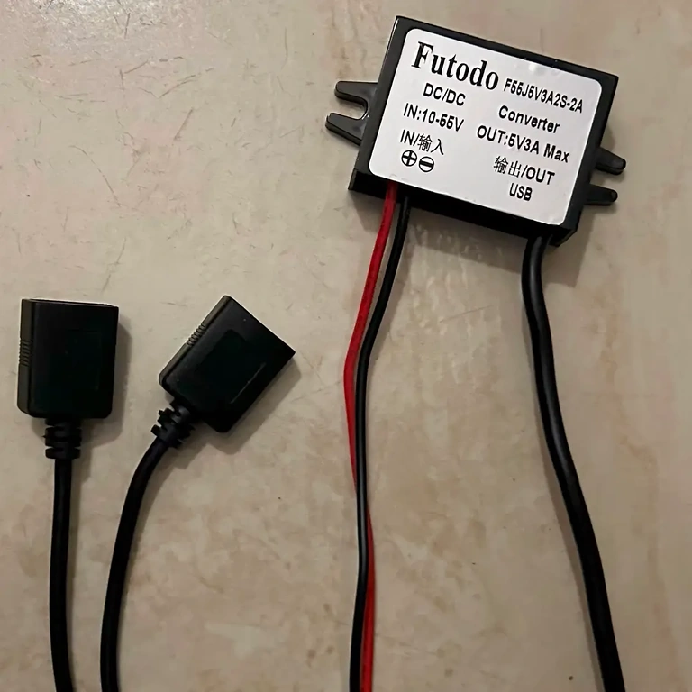 Konverter táplál egy megfigyelő kamerát 48V forrásról