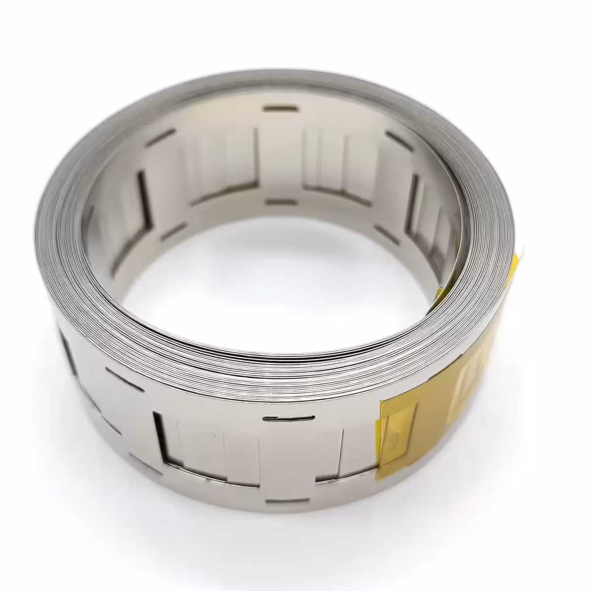 Széthajtott szalag az asztalon, használatra kész