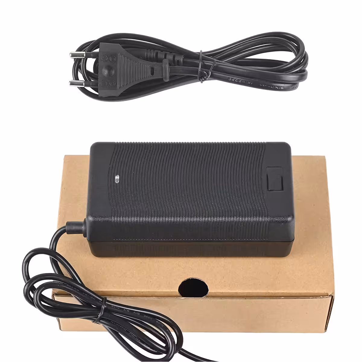 48V–54,6V 2A töltő IEC C13 csatlakozóval Citycoco és Harley robogókhoz