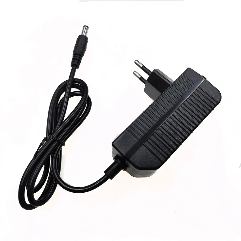 16,8V Li-Ion 2A töltő – változó szögű fotó, kompakt és hordozható kialakítás 14,4V akkumulátorokhoz