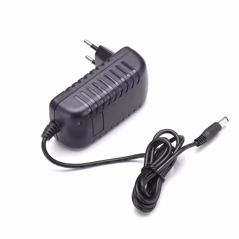 LiFePO4 12V 2A akkumulátor töltő védelemmel és LED jelzővel