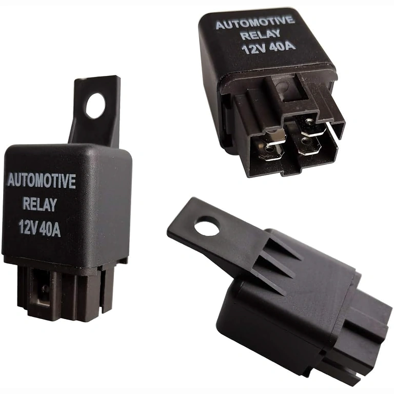 Autó relé 12V 4 tűs 40A tű részlet a biztonságos csatlakozáshoz