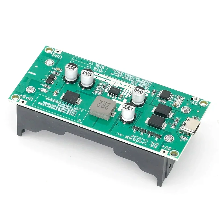 Mini UPS modul csatlakoztatva 2 db 18650 akkumulátorral, megszakítás nélküli tápellátásra készen